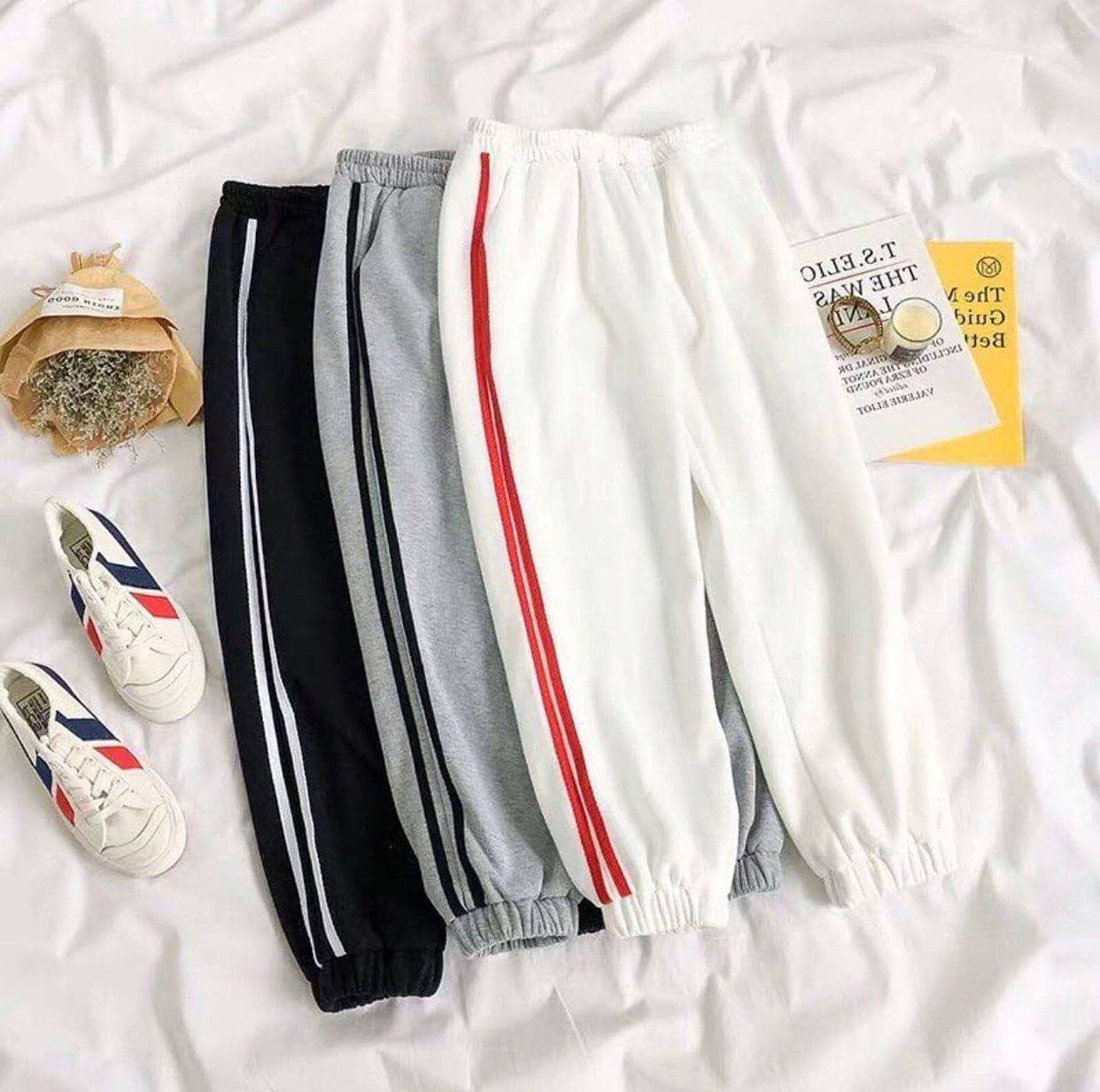 

Женские утеплённые спортивные штаны на флисе с лампасами