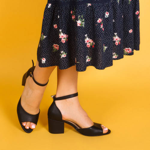 

Босоножки с ремешком черные классические на каблуке 6 см из натуральной кожи размер 36-41