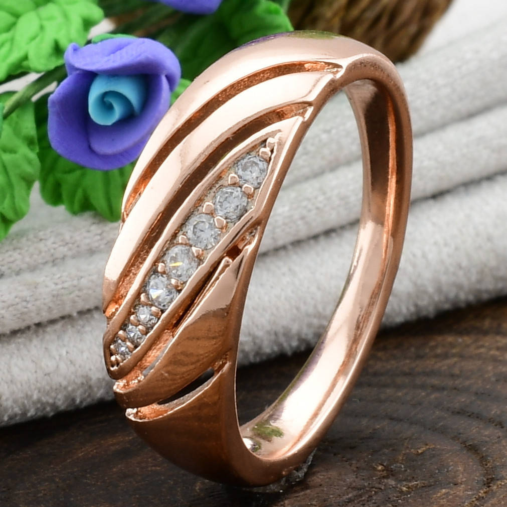 

Кольцо Xuping 15122 ширина 6 мм белые фианиты позолота РО размер 17