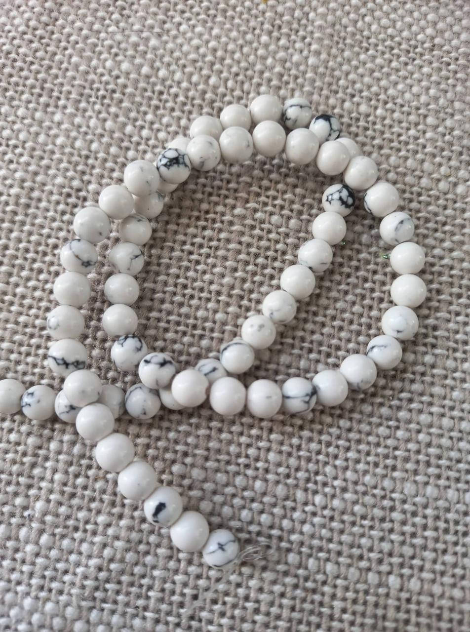 

Бусины Кахолонг (прес), 6 мм, нить