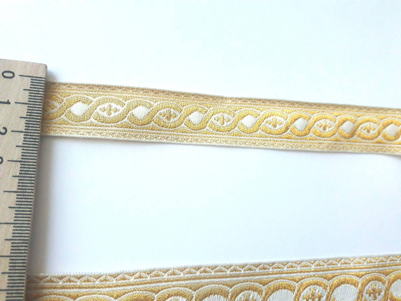 

Тесьма церковная Тасьма галун церковна з люрексом 2 см біла з золотом, Золотистый