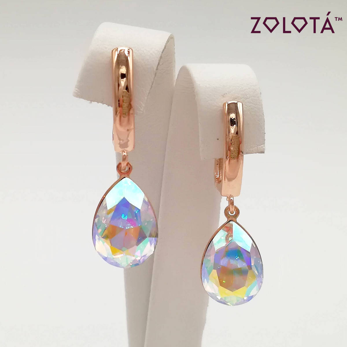 

Серьги Zolota, размер 34х10 мм, кристаллы Swarovski цвета "Хамелеон", вес 5 г, позолота PO, ЗЛ01008 (1)