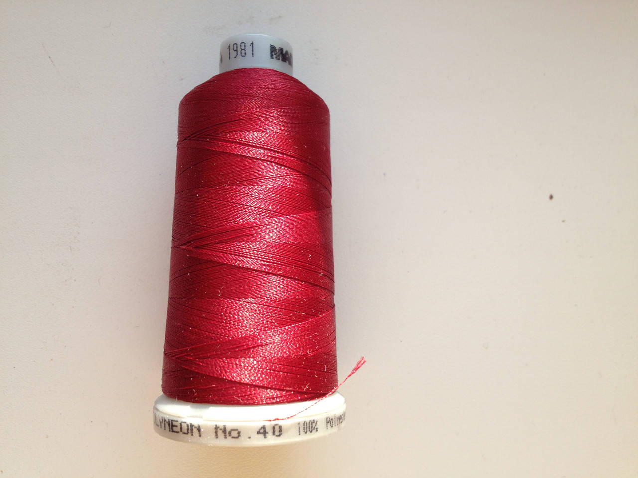 

Нитки для машинной вышивки Madeira POLYNEON №40. цвет 1981. 1000 м