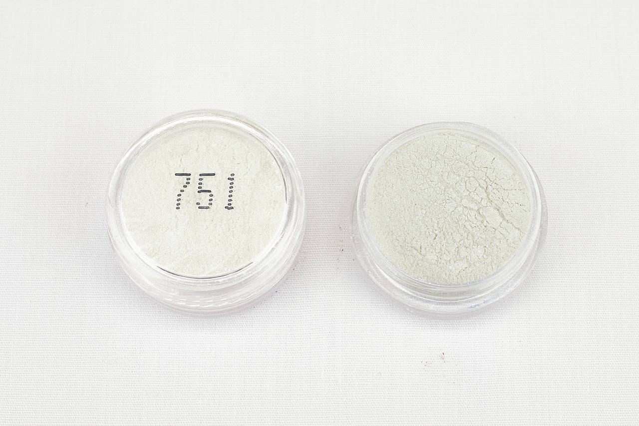 

Пигмент перламутровый Белое серебро 751 10-60 μm Для мыла маникюра декора смолы бетона 2 мл