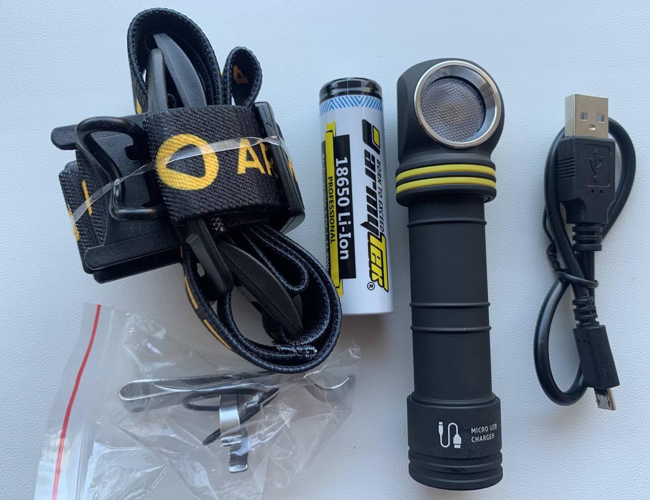 

Фонарь Armytek Elf C2 Micro-USB Samsung LH351D (теплый свет)