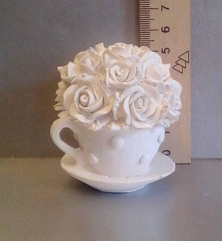 

Гипсовая фигурка для раскрашивания статуэтка. Чашечка на блюдце с розами