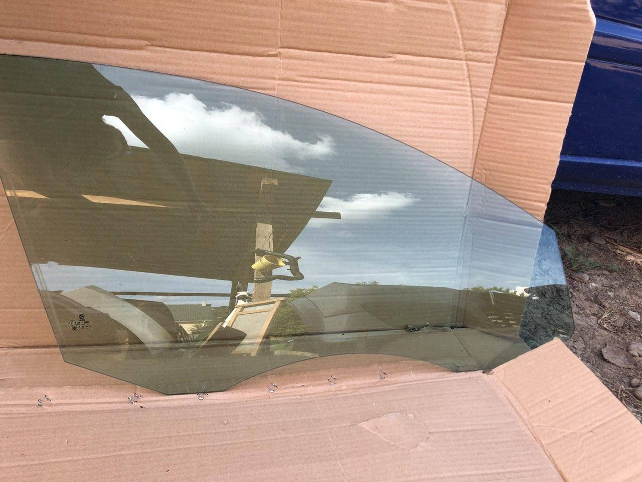 

Стекло двери переднее левое 43R-0082 VW Passat B6 3c2 2005-2010 запчасти б\у