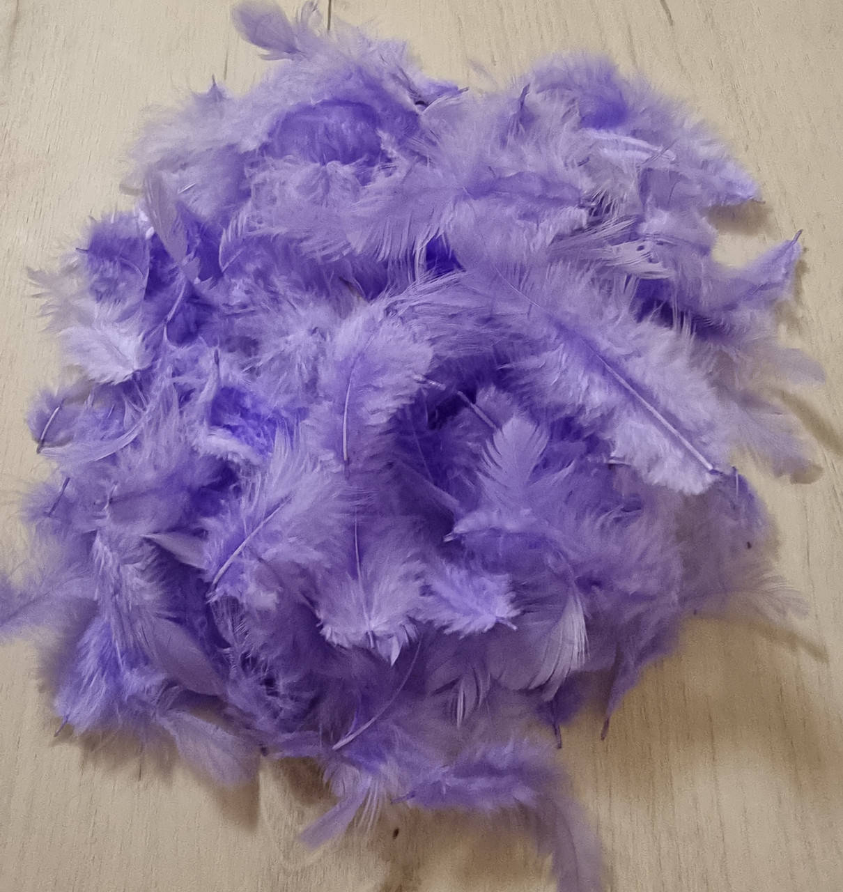 

Перья нежно-лавандовые, Разные цвета