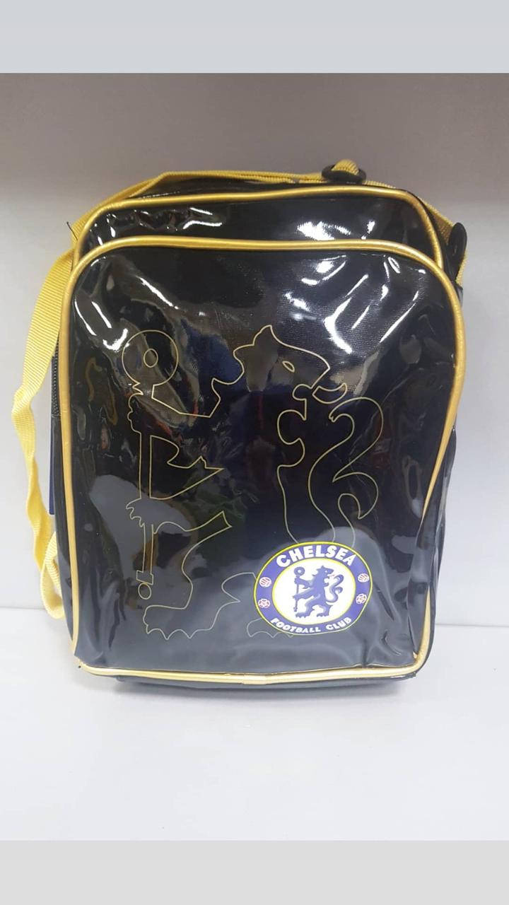 

Сумка-борсетка на плечо лаковая с символикой Chelsea.