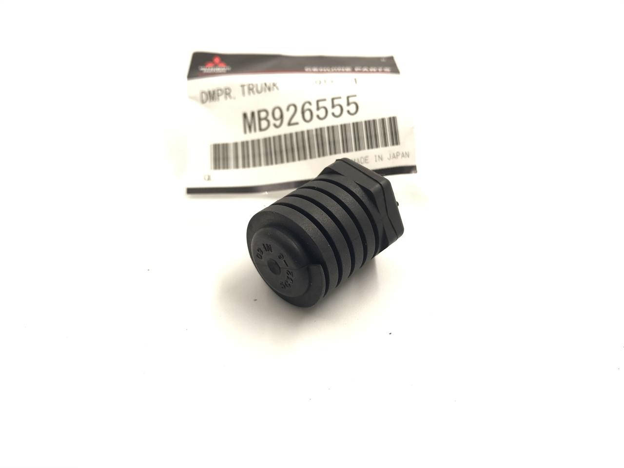 

Буфер (отбойник) крышки багажника MB926555. MITSUBISHI