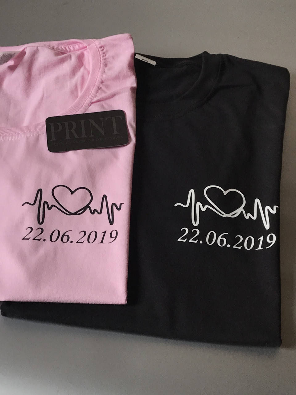 

Парные футболки для влюбленных (С кардиограммой и датой вашей годовщины )