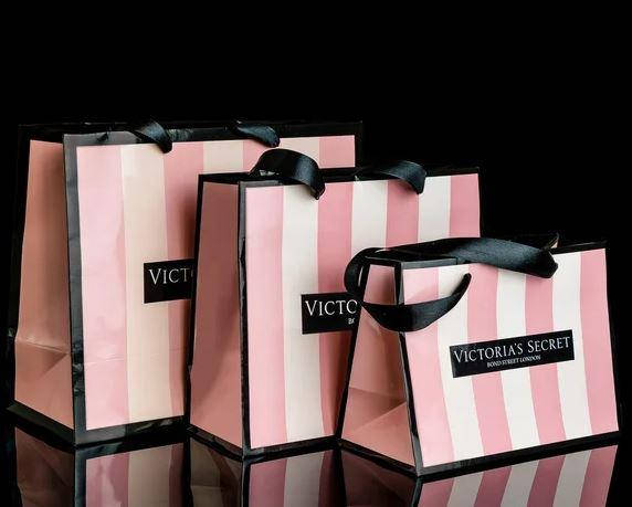 

Подарочный пакет Victoria's Secret M - размеры: 24х21х10 см