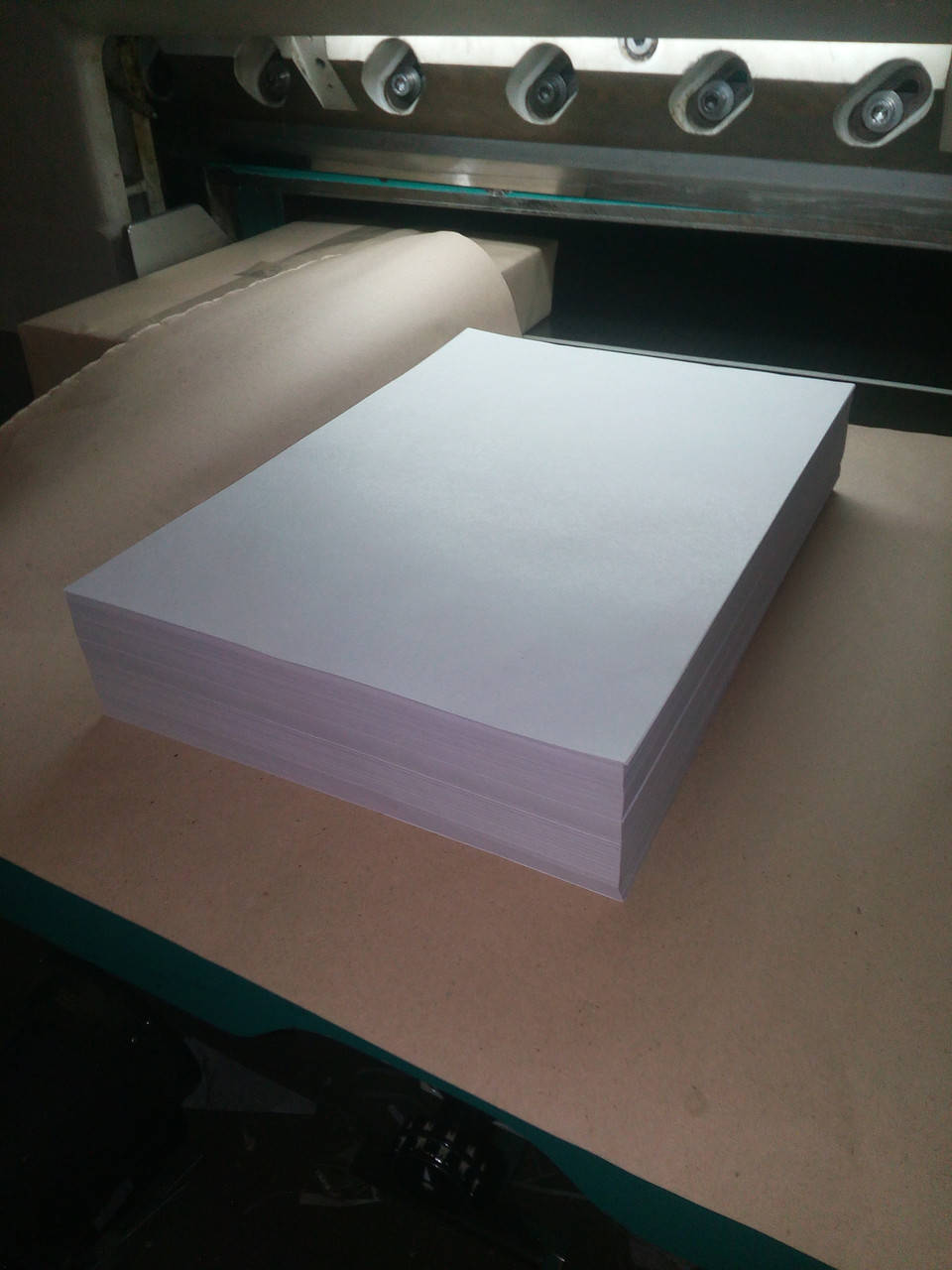 

Бумага газетная А3 (1000 л/пач.) /направление волокон вдоль короткой стороны листа/