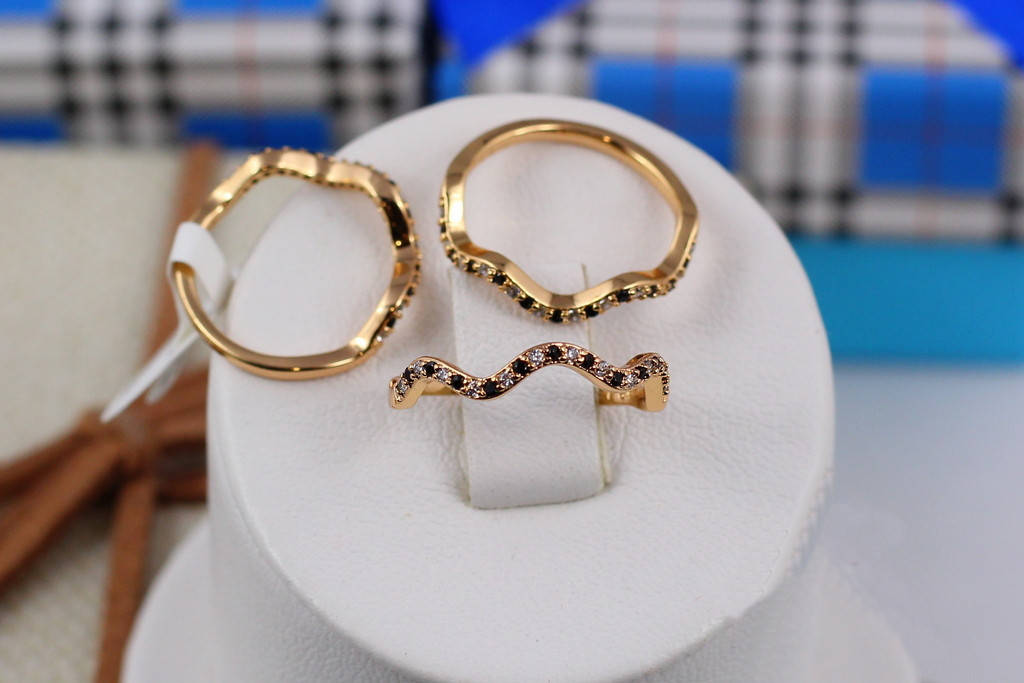 

Кольцо Xuping Jewelry детское волна с черными камешками р 14 золотистое