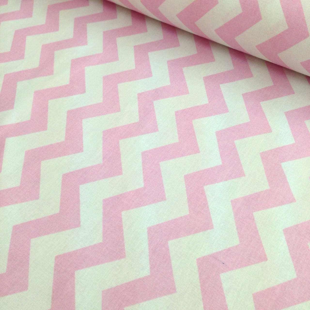 

Хлопковая ткань зигзаг розовый (0386)