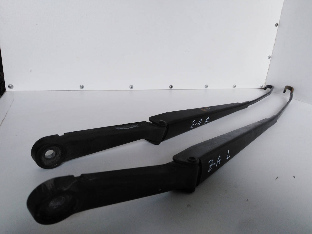 

Щеткодержатель Opel Zafira A, Опель Зафира А. 90582558, 90582557.