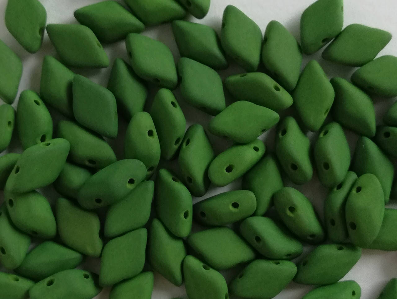 

GemDuo 8x5mm Lizard Green Matte Velvet