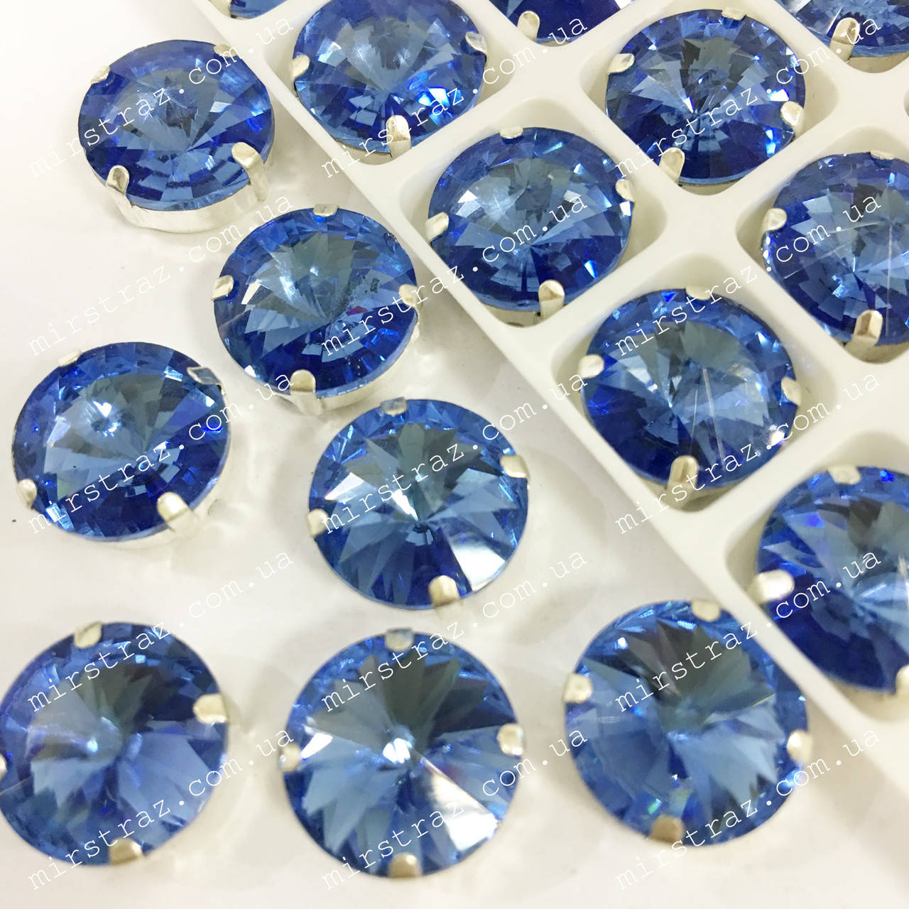 

Стразы в цапах 12мм Цвет Sapphire 1шт, Черный