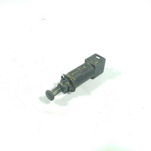 

Б/у Датчик включения стоп-сигнала (2 контакта, черный) Nissan Interstar 2003-2010 7700414986