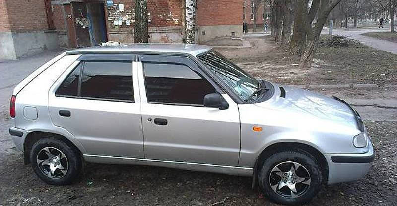

Дефлекторы окон (ветровики) Skoda Felicia I Hb 1994-1998 Cobra Tuning S21194