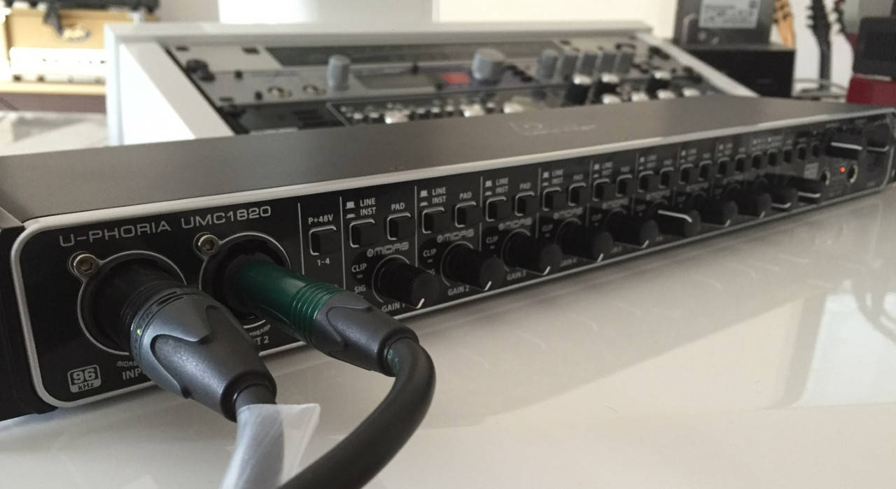 

Аудіоінтерфейс Behringer U-PHORIA UMC1820, Черный