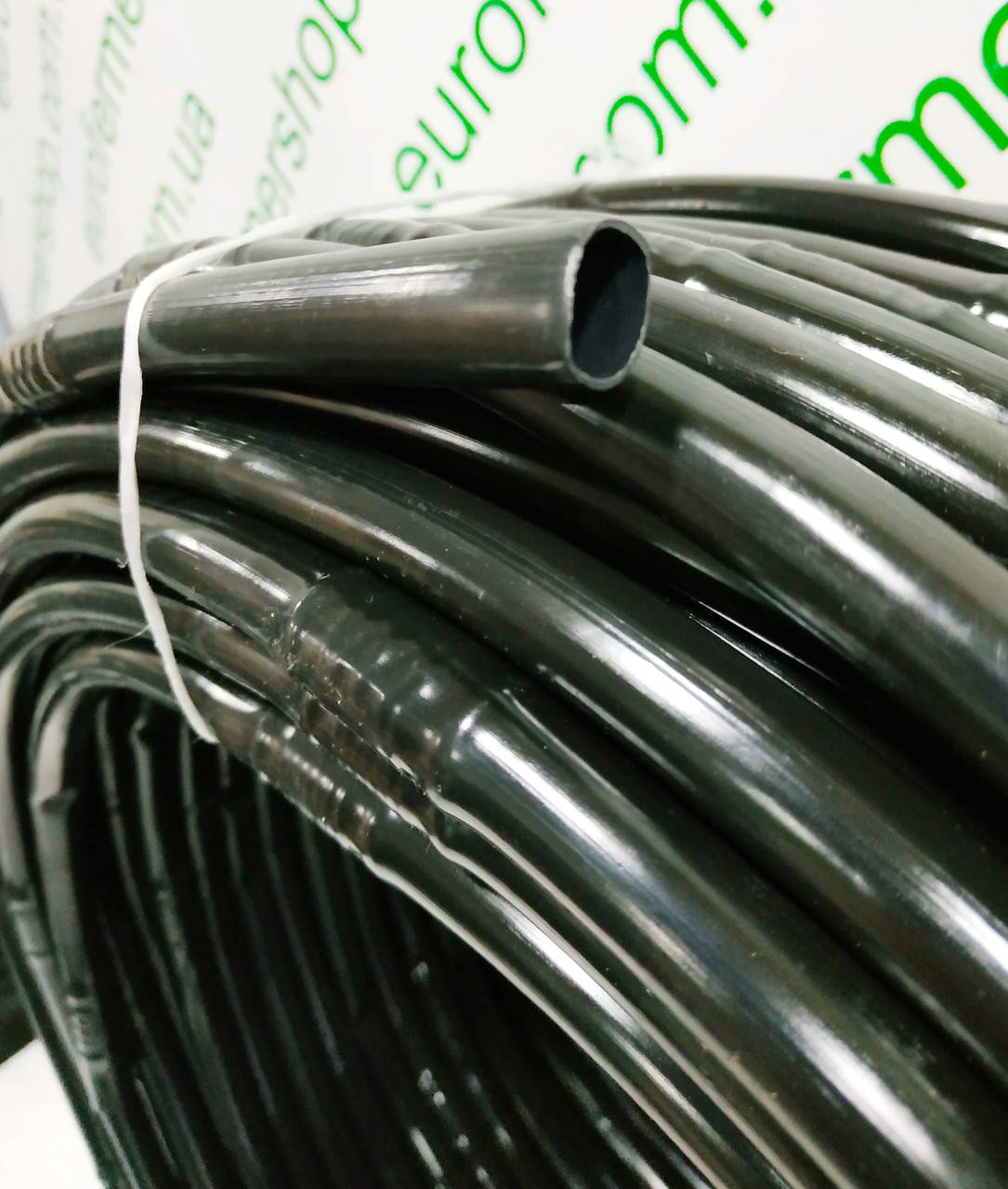 

Многолетняя капельная трубка с эмиттерами - шаг 20 см,от 200 м.