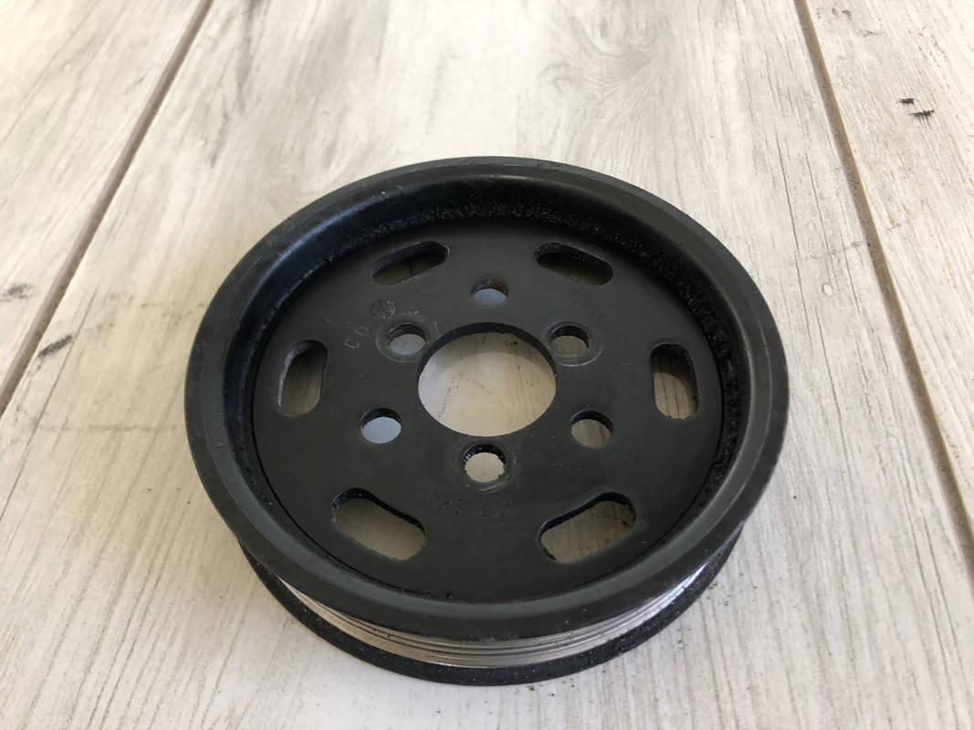 

Насос гидроусилителя руля шкив Volkswagen Passat B5 038145255A