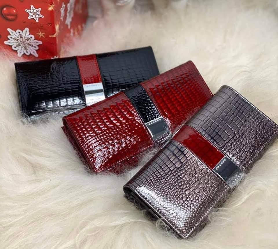 

Кошелек кожа лак