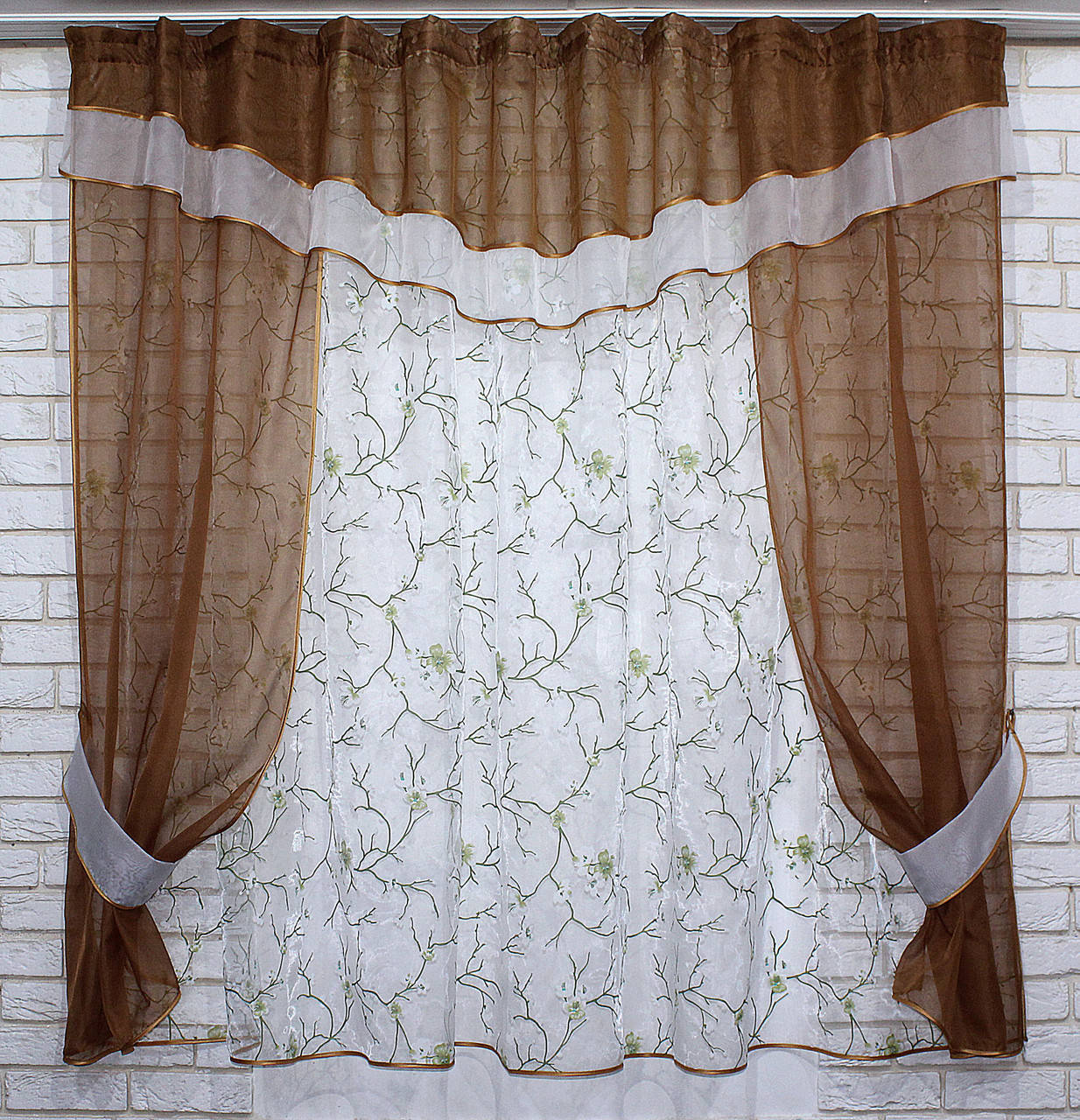 

Кухонный комплект, (280х170см.) шторки с тюлью и ламбрекеном. Цвет коричневый с белым. Код 081к 50-481