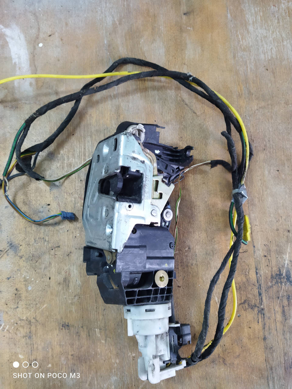 

Замок двери передней левой Mercedes-Benz S-Class W220 98-05 A2207201535