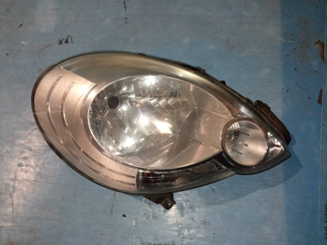 

Передняя фара (правая R) на Renault Kangoo 2 (2008-2012)