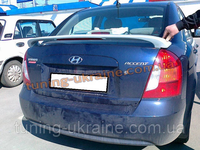 Спойлер mobis style зі стопом із склопластика на Hyundai Accent 3 2007-2010