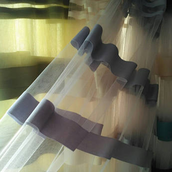 Тюль фатин із сірою смугою