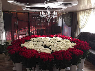 Шикарна велика троянда 2501 троянда з доставкою