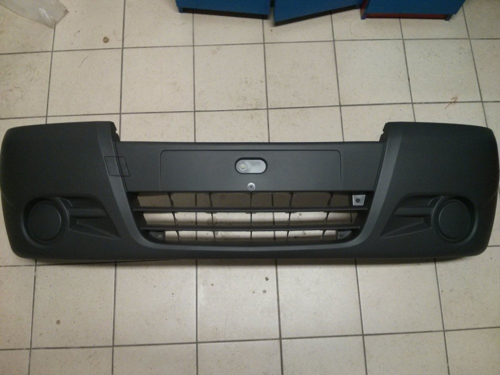 Бампер передний Opel Vivaro 2006-2014