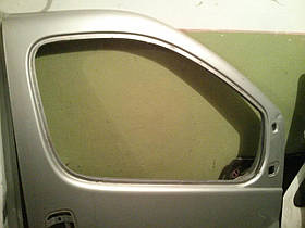 Дверка передня права (ціна в залежності від стану!!!) Renault Trafic, Opel Vivaro 2001-2014, 7751478601 (Б/У)