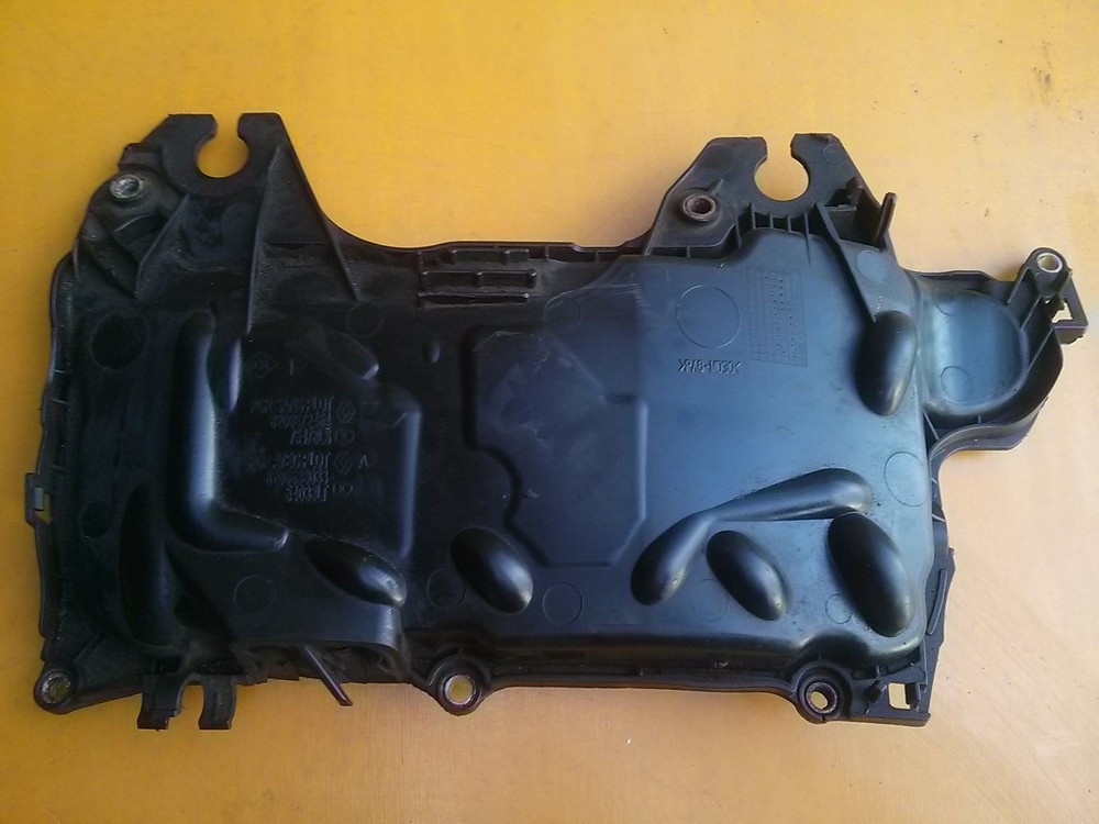 Кришка двигуна (пластиковий захист ГБЦ) Renault Trafic, Opel Vivaro 2.0, 2006-2011, 8200672464 (Б/У)