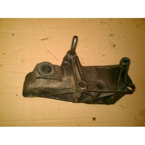 Кронштейн кріплення КПП Renault Trafic, Opel Vivaro 2.5, 2003-2014, 8200049240 (Б/У)