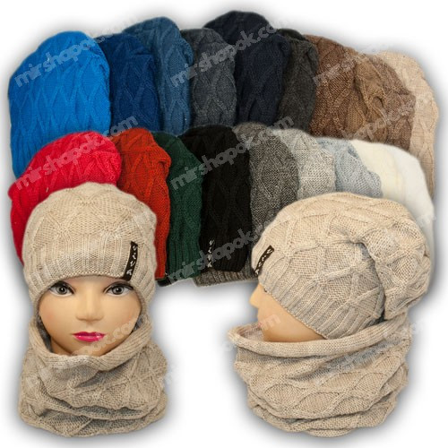 Вязаная шапка и шарф-хомут для девочки