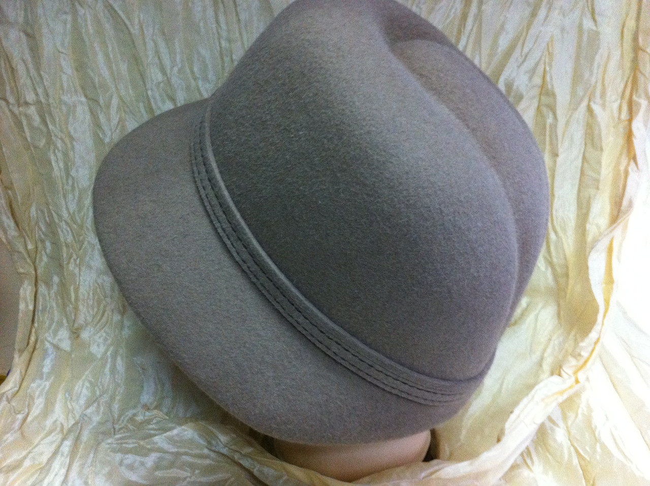 Фетровая шляпа с подвёрнутыми внутрь полями - фото 4 - id-p440629621