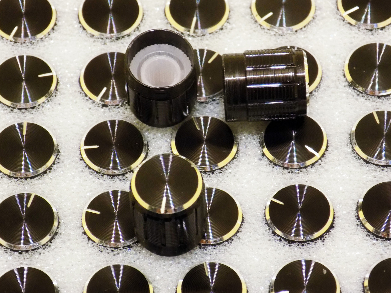 Ручка потенціометра (ковпачок) Алюміній, чорний, 6мм, фото 1