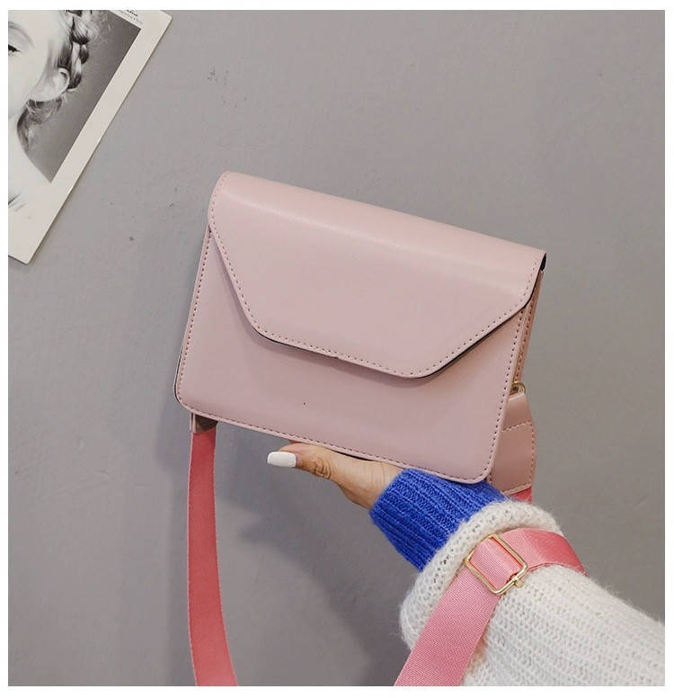 

Женская классическая сумочка кроссбоди на широком ремешке розовая, Розовый