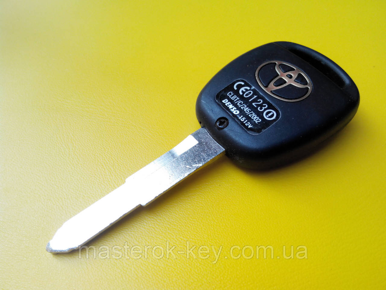 Заготівка автомобільна Toyota з місцем під 2 кнопки T-002