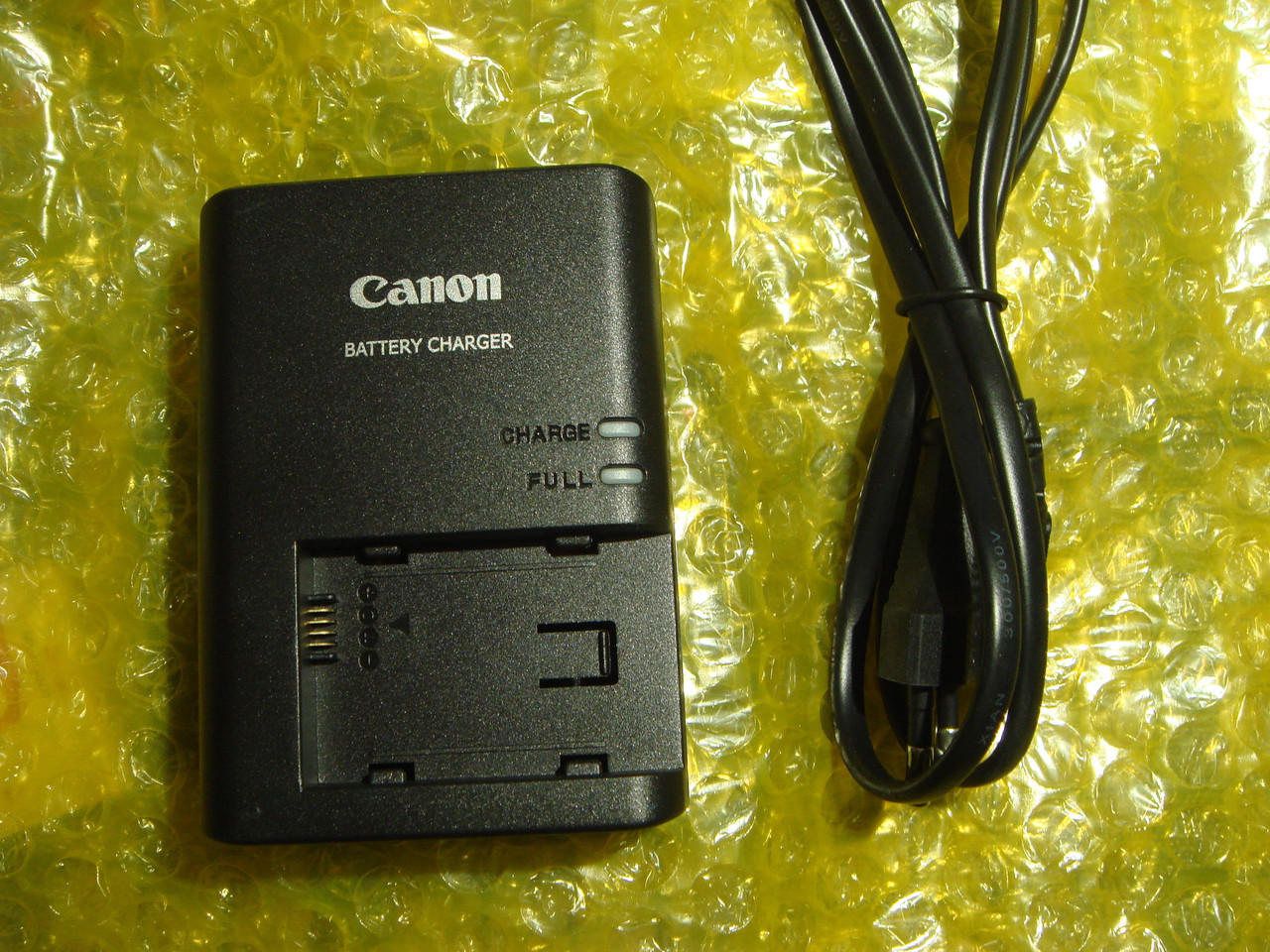 Зарядний пристрій Canon CG-800E-відеок для заряджання акумуляторів BP-807, BP-808, BP-809B, BP-809
