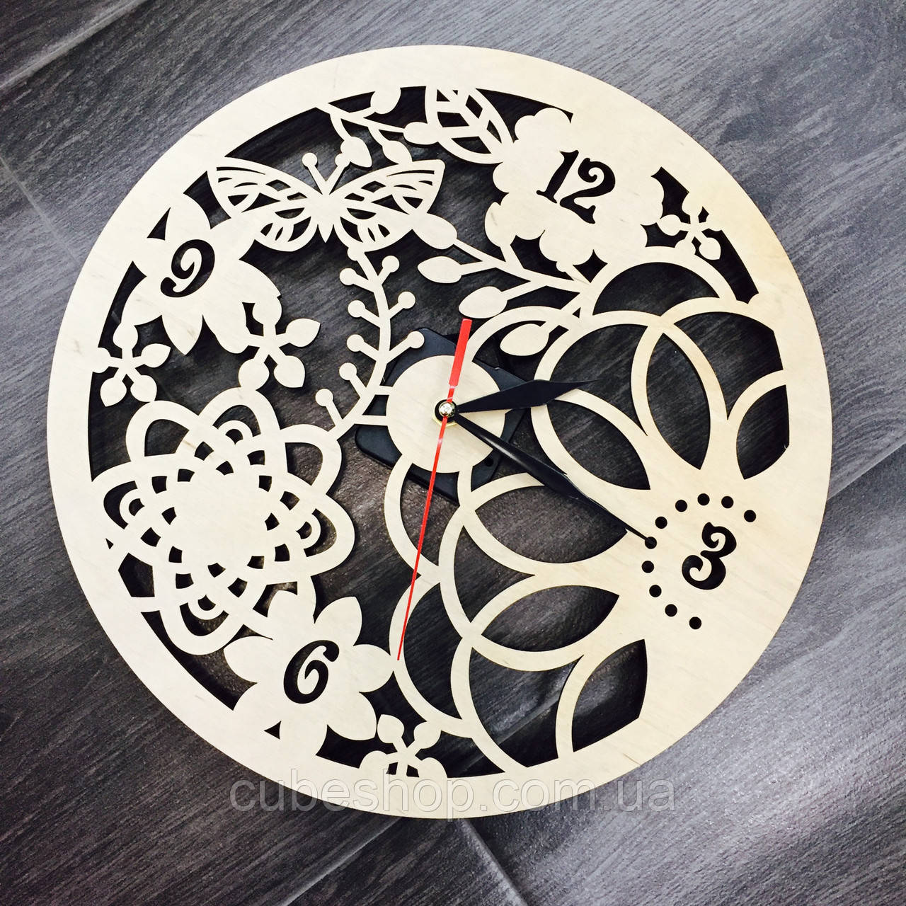 Настінний дерев'яний годинник Весняні мотиви