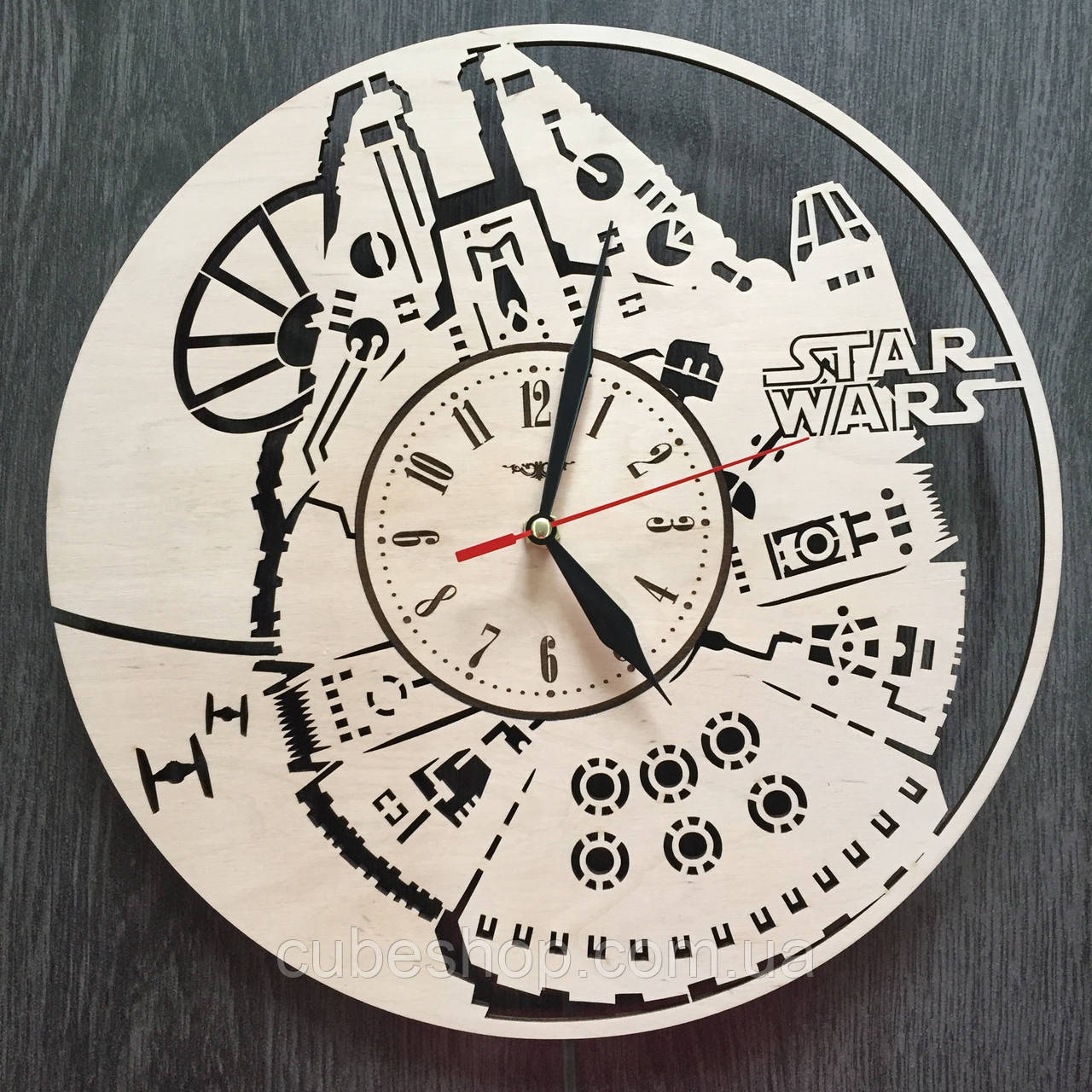 Настінний годинник із дерева Тисячий Сокол