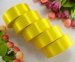 

Лента атласная LiaM Желтая 2,5 см ширина 25 ярдов