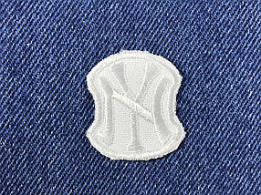 Нашивка New York колір білий 29x35 мм