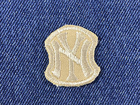 Нашивка New York колір бежевий 29x35 мм