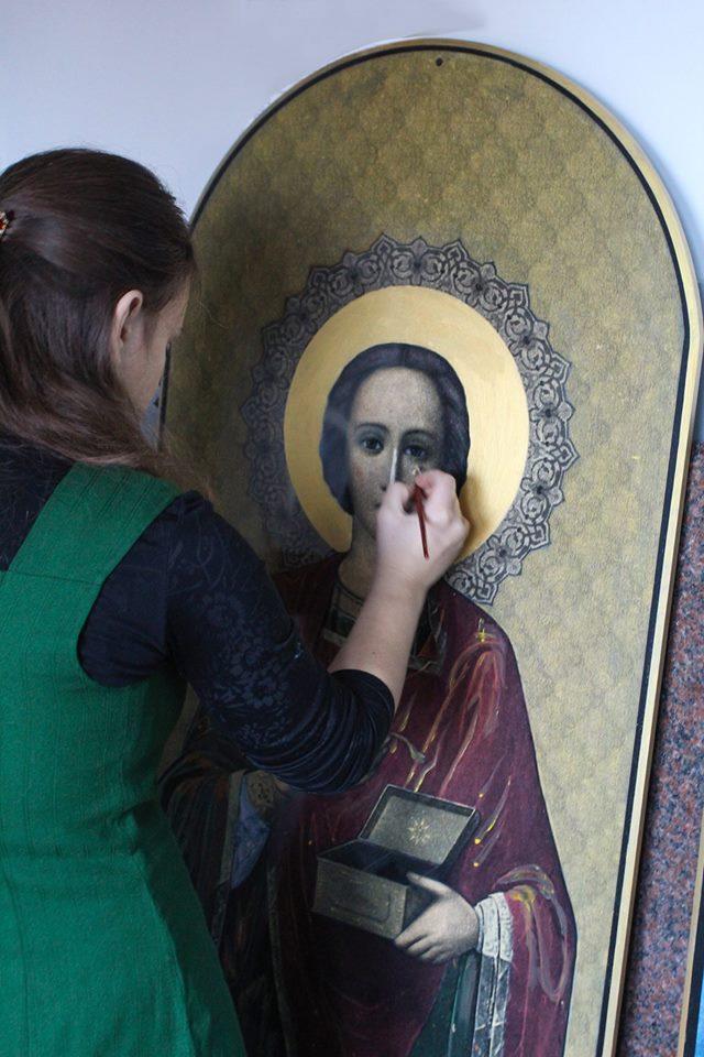 Процес написання ікони на камені